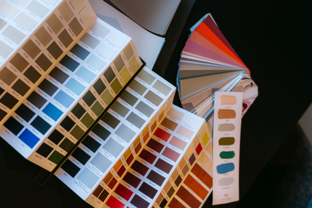 In 6 stappen naar een sfeervolle woonkamer Kleurstalen kleur kiezen