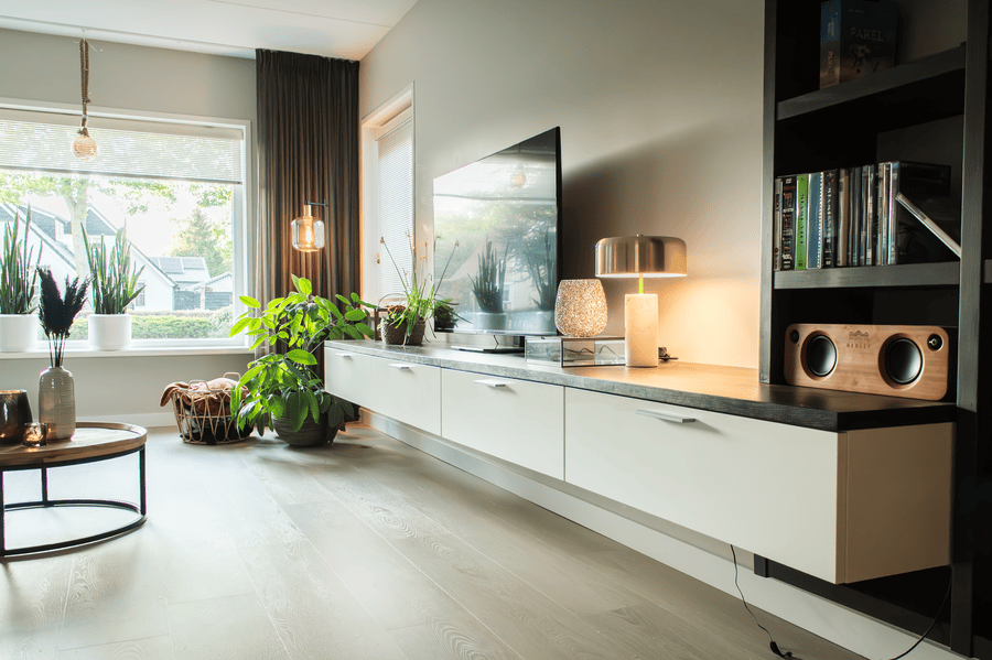Uitgebreid interieuradvies Schuinesloot Overijssel ontwerp, bank, poef, Arte behang, styling, interieuradvies, interieurontwerp